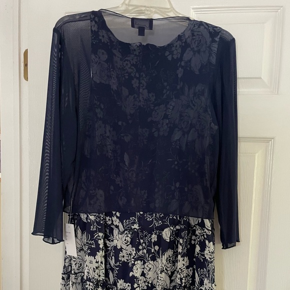 Dress with shawl (2 piece set) - Picture 2 of 3